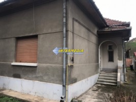 casa-de-vanzare-langa-cetatea-carolina-teren-550-mp-2