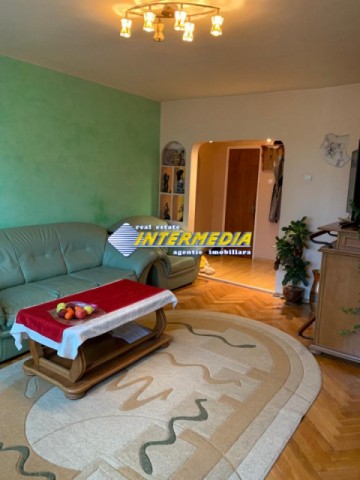 vanzare-apartament-3-camere-decomandat-2-bai-in-zona-cetate-cinema-finisat-si-mobilat-complet-2