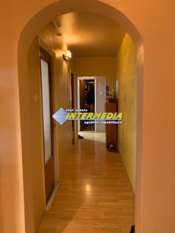 vanzare-apartament-3-camere-decomandat-2-bai-in-zona-cetate-cinema-finisat-si-mobilat-complet-1