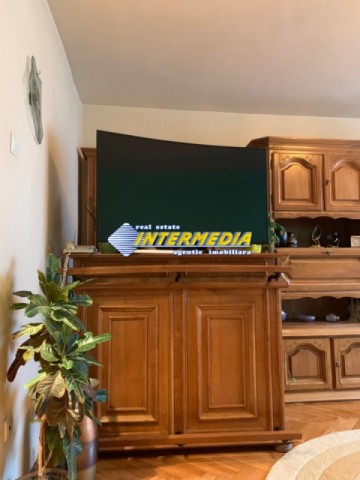 vanzare-apartament-3-camere-decomandat-2-bai-in-zona-cetate-cinema-finisat-si-mobilat-complet-4