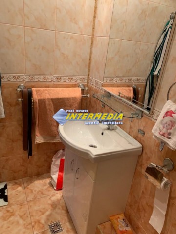 vanzare-apartament-3-camere-decomandat-2-bai-in-zona-cetate-cinema-finisat-si-mobilat-complet-9