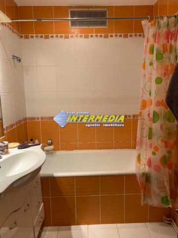 vanzare-apartament-3-camere-decomandat-2-bai-in-zona-cetate-cinema-finisat-si-mobilat-complet-11
