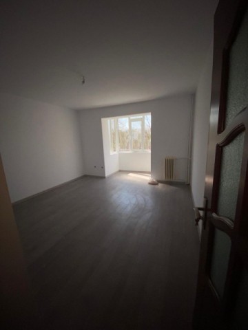 sud-zona-bulevard-2-camere-dec-et-2-renovat-la-36900-eu-1