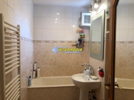 vanzare-apartament-3-camere-decomandat-72-mp-si-pivnita-in-alba-iulia-zona-centru-7