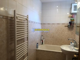 vanzare-apartament-3-camere-decomandat-72-mp-si-pivnita-in-alba-iulia-zona-centru-8