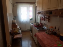 apartament-4-camere-decomandat-zona-vasile-aron-4