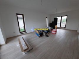 casa-tip-duplex-12-de-vanzare-pm-in-alba-iulia-zona-centru-cu-230mp-teren-imprejmuit-si-racordata-la-utilitati-2