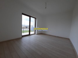 casa-tip-duplex-12-de-vanzare-pm-in-alba-iulia-zona-centru-cu-230mp-teren-imprejmuit-si-racordata-la-utilitati-8