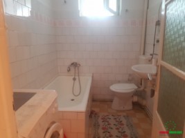 apartament-3-camere-spatios-la-casa-zona-lazaret-compa-2