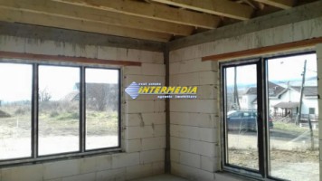 casa-la-rosu-de-vanzare-cu-700-mp-teren-zona-cetate-5