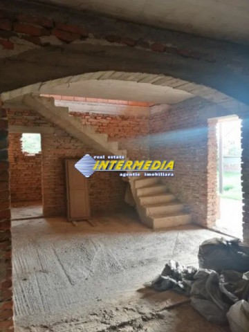 casa-la-rosu-in-vintu-de-jos-cu-800-mp-teren-2
