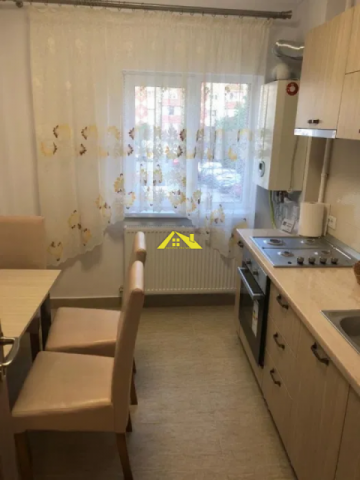 inchiriez-apartament-3-camere-zona-cetate-mercur-etaj-1super-renovat-2