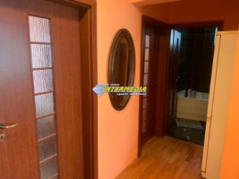 de-vanzare-apartament-4-camere-decomandat-in-cetate-zona-mercur-etaj-3-finisat-si-mobilat-2