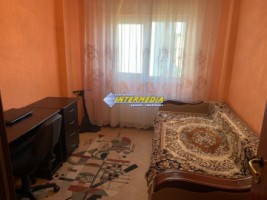 de-vanzare-apartament-4-camere-decomandat-in-cetate-zona-mercur-etaj-3-finisat-si-mobilat-14