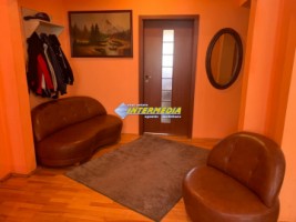 de-vanzare-apartament-4-camere-decomandat-in-cetate-zona-mercur-etaj-3-finisat-si-mobilat-15