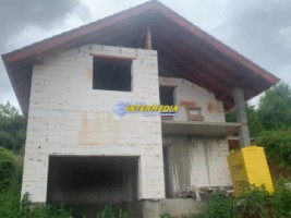 casa-noua-de-vanzare-la-rosu-pozitie-foarte-buna-cu-teren-730-mp