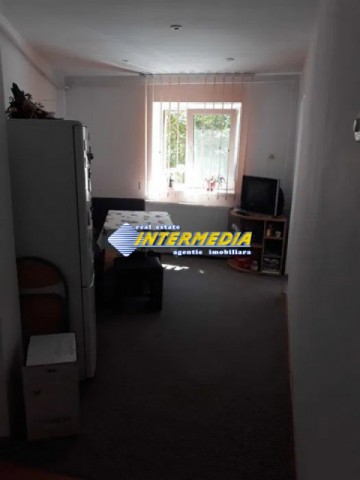 apartament-2-camere-decomandat-de-vanzare-cetate-zona-mercur-8