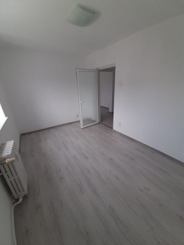 apartament-2-camere-zona-scoala-11-et3-56-mp-44000-euro-3