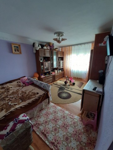 apartament-2-camere-zona-bucovinaliceul-economic-se-acccredit-pret-negociabil