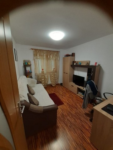 apartament-3-camere-decomandat-in-apropiere-de-zona-primaverii-55000-euro-neg-6