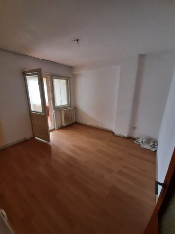 apartament-3-camere2-bai2-balcoane-zona-ultracentrala-pret-65000-euro-neg-4