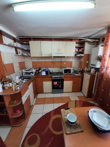 apartament-4-camere-decomandat-zona-bucovina-pret-70000-neg-7