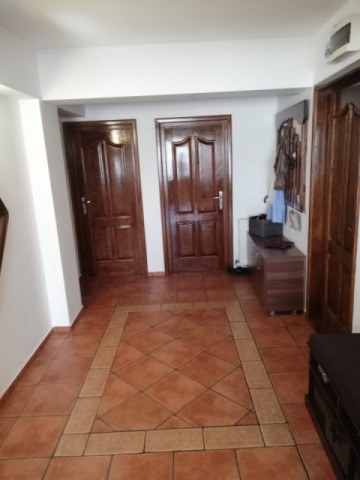 apartament-3-camere-decomandat-zona-casa-tineretului-pret-70000-euro-neg-1