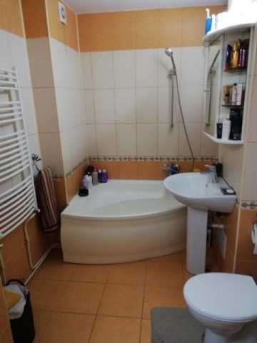 apartament-3-camere-decomandat-zona-casa-tineretului-pret-70000-euro-neg-5