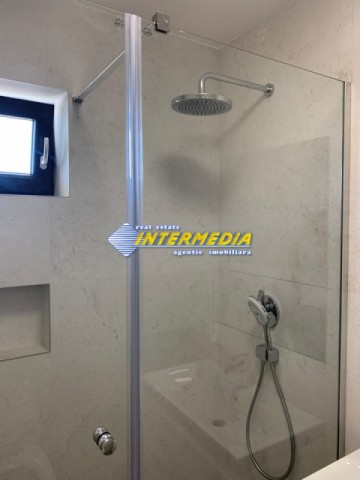 casa-noua-de-vanzare-finisata-la-cheie-pozitie-foarte-buna-in-cetate-19