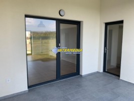 casa-noua-de-vanzare-finisata-la-cheie-pozitie-foarte-buna-in-cetate-26