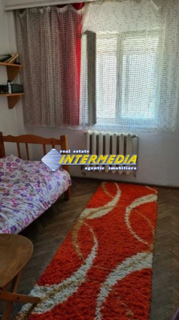 apartament-4-camere-decomandat-de-vanzare-etaj-2-cetate-zona-mercur-1