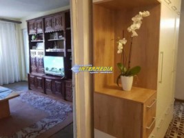 apartament-4-camere-decomandat-de-vanzare-etaj-2-cetate-zona-mercur-2