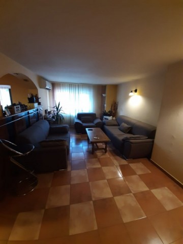 apartament-3-camere-zona-piata-mare-suprafata-de-80-mp-pret-83000-neg