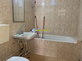 2-camere-decomandat-in-cetate-zona-mercur-pozitie-foarte-buna-1
