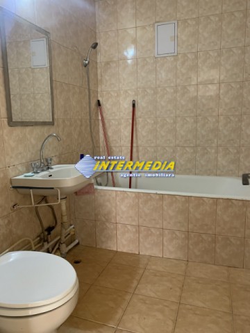 2-camere-decomandat-in-cetate-zona-mercur-pozitie-foarte-buna-2