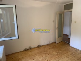 2-camere-decomandat-in-cetate-zona-mercur-pozitie-foarte-buna-4