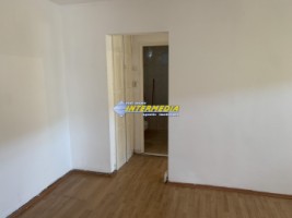 2-camere-decomandat-in-cetate-zona-mercur-pozitie-foarte-buna-7