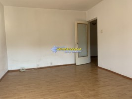 2-camere-decomandat-in-cetate-zona-mercur-pozitie-foarte-buna-8