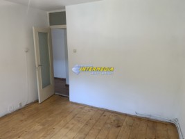2-camere-decomandat-in-cetate-zona-mercur-pozitie-foarte-buna-10