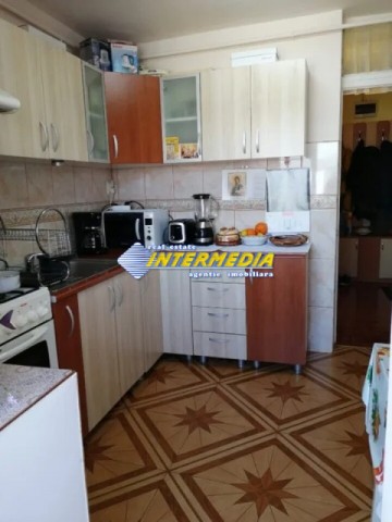 apartament-3-camere-decomandat-de-vanzare-ampoi-3-4