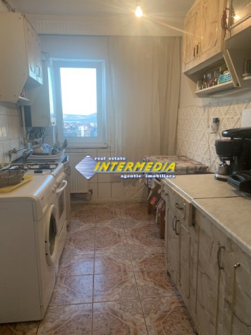 2-camere-decomandat-de-vanzare-in-cetate-zona-bulevard-1