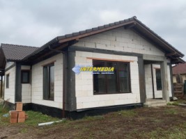 casa-la-rosu-de-vanzare-cu-700-mp-teren-zona-cetate