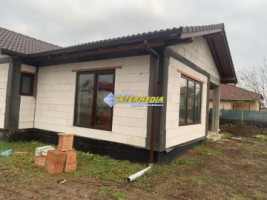 casa-la-rosu-de-vanzare-cu-700-mp-teren-zona-cetate-2