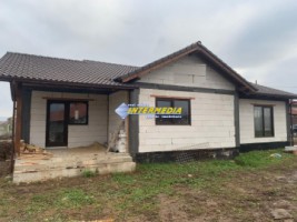 casa-la-rosu-de-vanzare-cu-700-mp-teren-zona-cetate-7