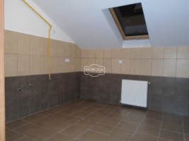 apartament-3-camere-zona-liceului-atlaurian-9