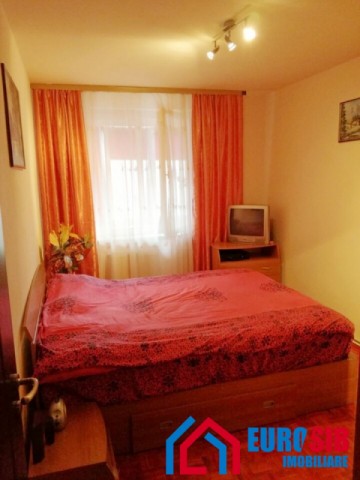 apartament-cu-2-camere-decomandat-de-inchiriat-zona-strand-2