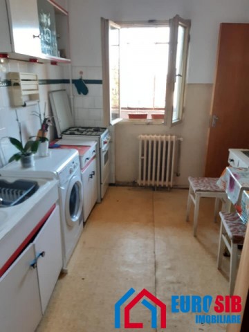 apartament-2-camere-modest-de-inchiriat-in-sibiu-pe-strada-scoala-de-inot-3