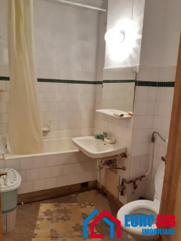 apartament-2-camere-modest-de-inchiriat-in-sibiu-pe-strada-scoala-de-inot-4