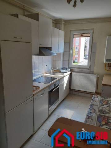 apartament-cu-3-camere-de-inchiriat-zona-mihai-viteazul-2