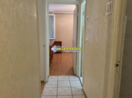 3-camere-decomandat-de-vanzare-in-cetate-etaj-intermediar-10